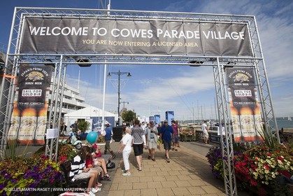 02 08 2010 - Cowes (UK, IOW) - The 1851 Cup -  BMW ORACLE Racing - Training Day.