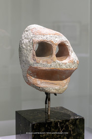 02 05 2023, Paris (FRA), oeuvre de Germaine Richier, Exposition Centre Pompidou 2023, Tête du berger des landes 1951, Brique et ciment, Pièce unique, 54,5 x 17 x 15 cm, Collection particulière