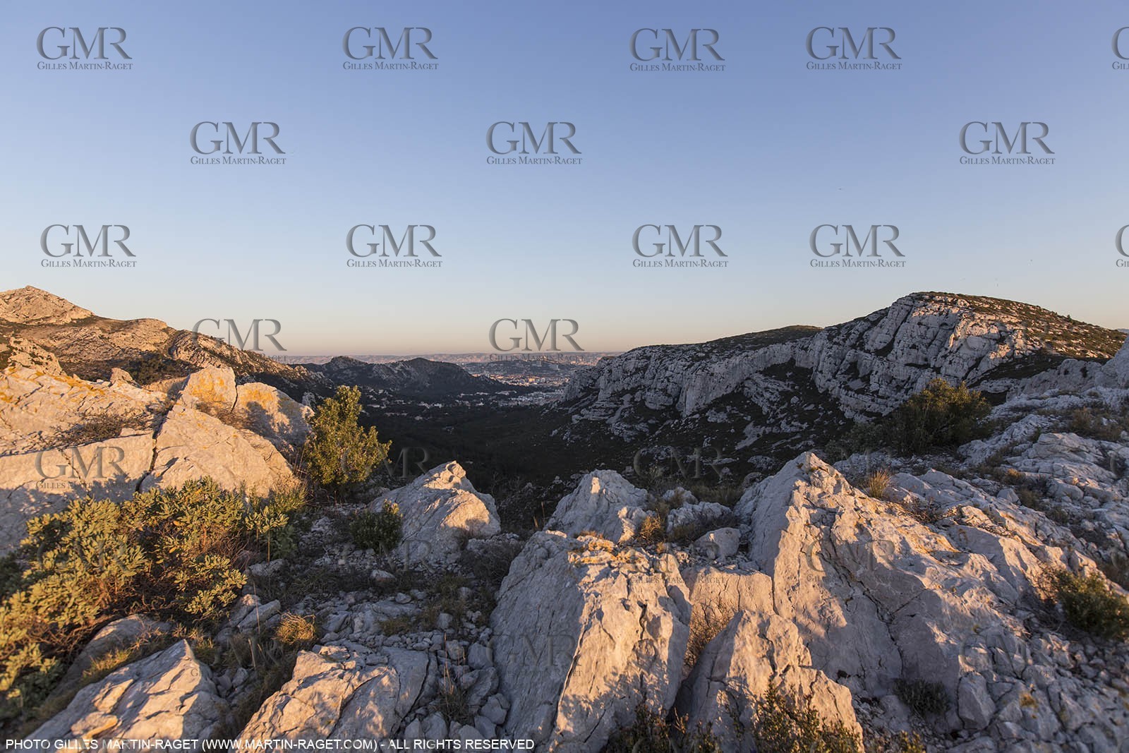 05 03 2015, Marseille (FRA,13), Col de Sormiou, Marseilles as seen from Sormiou pass