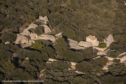 France, Provence, Luberon, Gordes, Village des Bories
