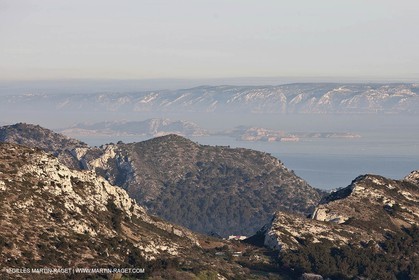 04 04 2009 - Marseille (FRA, 13) - Les Calanques - Collines de la Cayolle, archipel du Frioul et Côte Bleue deuis le sommet du Baou Rond (hauteurs Sormiou) -