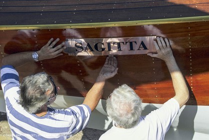 Bateaux à moteur, canots d'époque, Construction de la répolique de Sagitta au chantier Trapani (Cassis, FRA,13)