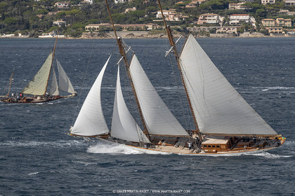 28 09 2022? Saint-Tropez,(FRA,83), Les Voiles de Saint-Tropez 2022 Régate N° 2 poup les modernes, navigation libre pour les grandes goélettes