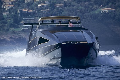 Powerboating, super yachts