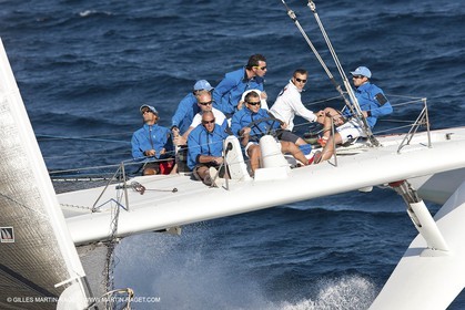 Samedi 5 septembre 2009 - Hyères (FRA, 83) - L'Hydroptère bat le record du monde de vitesse avec un run à 51,36 knts (sous réserve de ratification par le WSSRC)
