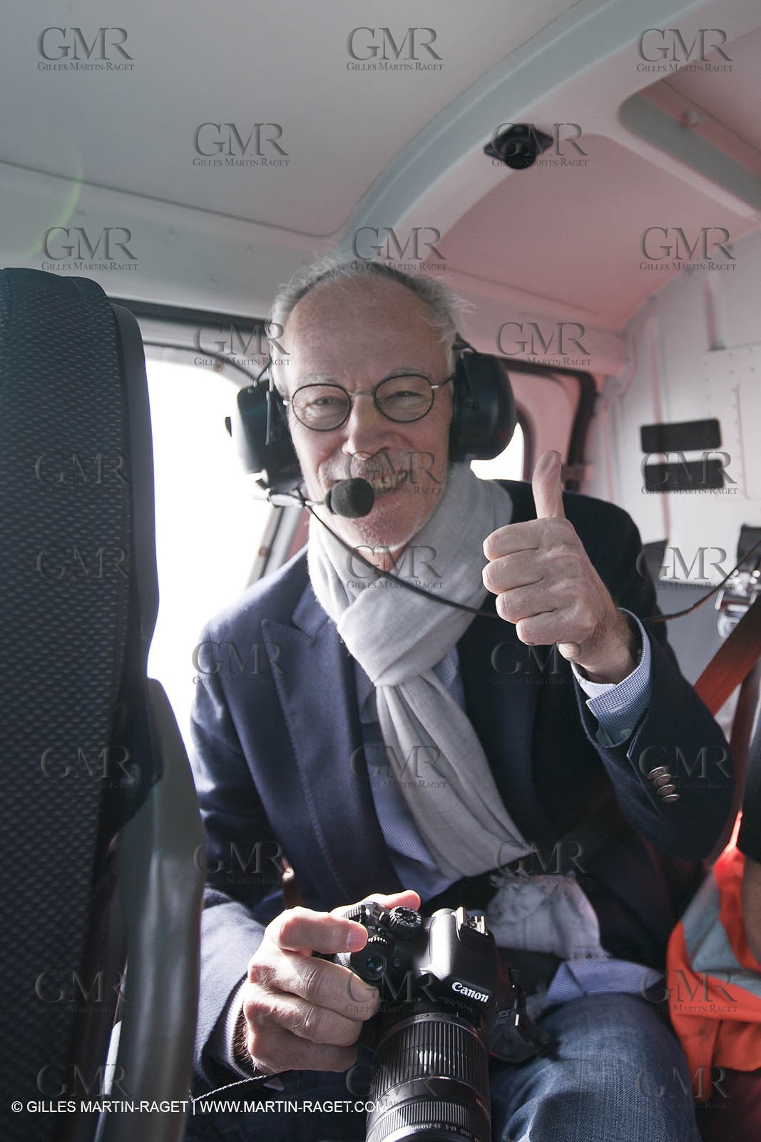 08 10 10 - St Sulpice (SUI) - Hydroptere.ch touches water - Thierry Lombard (Banque Lombard-Odier)