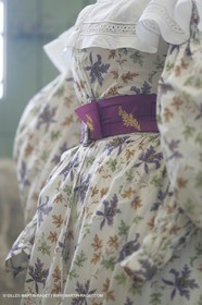 Mai 2004 - La Tour d'Aigues (FRA, 84) Costumes anciens pour l'exposition Femmes du Midi