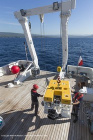11 09 2014 - la Ciotat (FRA,13) - onboar Al Azzizi, oceanographic research ship buit by H2X boat yard, measure devices manipuation