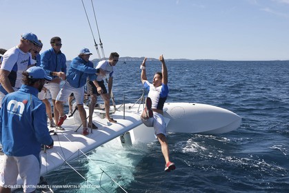 Samedi 5 septembre 2009 - Hyères (FRA, 83) - L'Hydroptère bat le record du monde de vitesse avec un run à 51,36 knts (sous réserve de ratification par le WSSRC)