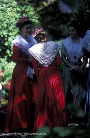 Arlésiennes en costume