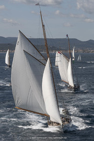 28 09 2022? Saint-Tropez,(FRA,83), Les Voiles de Saint-Tropez 2022 Régate N° 2 poup les modernes, navigation libre pour les grandes goélettes