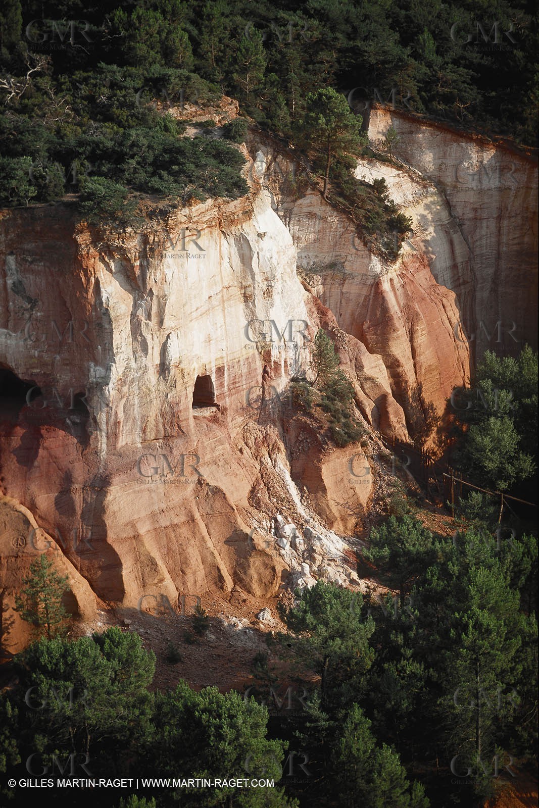 France, Provence, Luberon, Carrières d'ocre près d'Apt, ocher stone pit near Apt