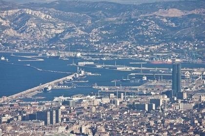 30 04 2009 - Marseille (FRA, 13) - Les Calanques - Marseille vue du sommet du mont Puget
