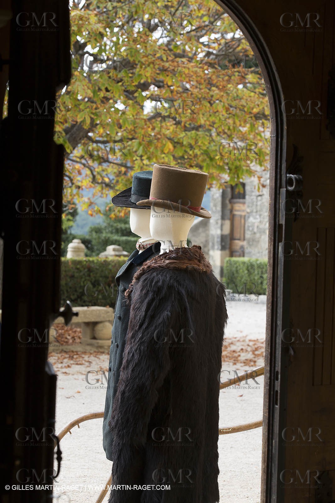 31 10 2013 - Ansouis (FRA,84) - Ansouis castle - Costumes of the exhibit Men costumes