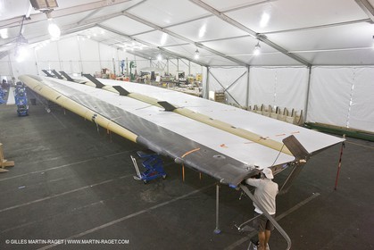 08 11 2009 - San Diego (USA, CA) - 33rd America's Cup - BMW ORACLE Racing - Wing revealed