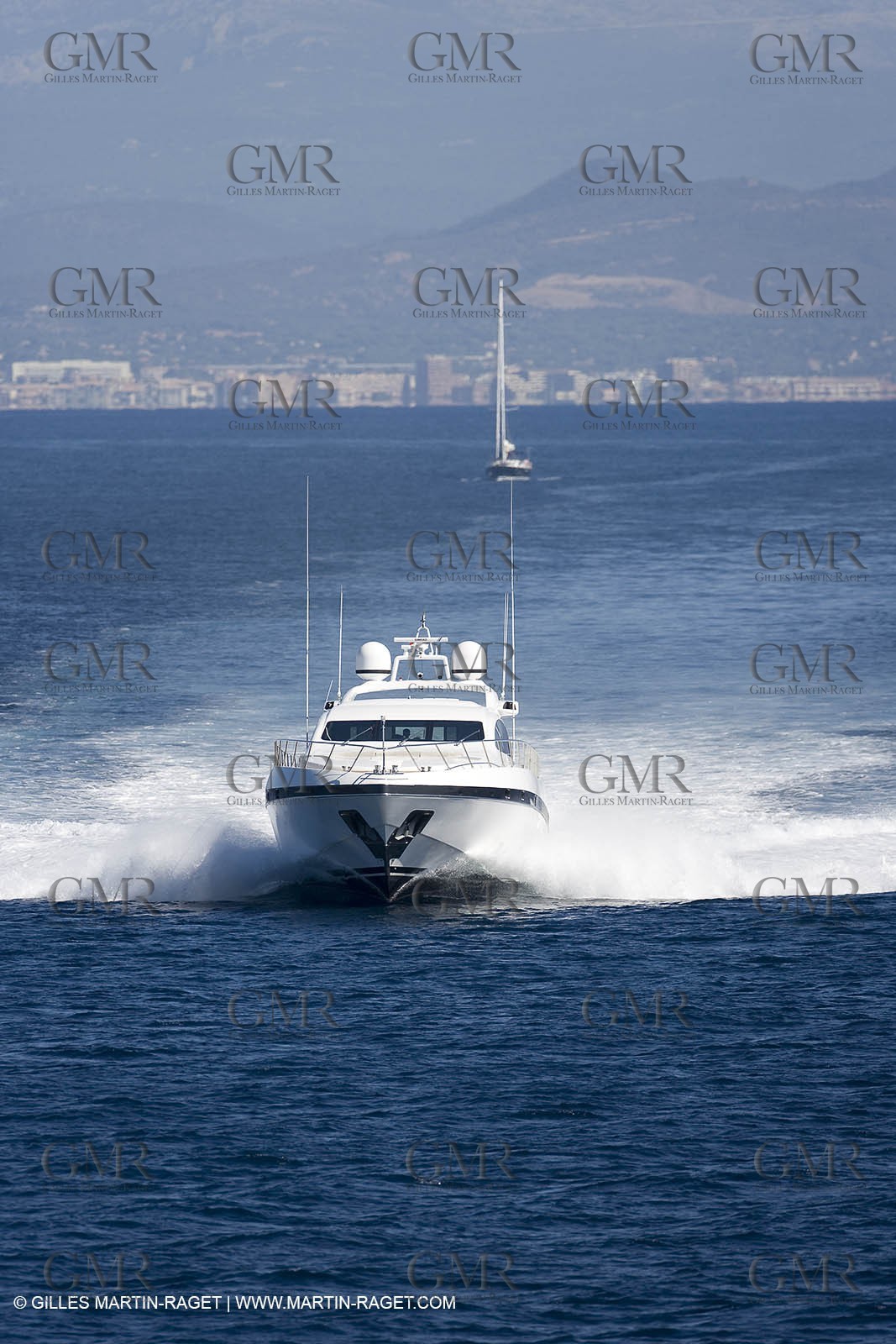 06 09 2007 - Saint Tropez (FRA, 83) - Superyachts - Motoryachts - Mangusta 92 Triple Fun in Saint Tropez - Mooring at Club 55 at Pampelonne Beach