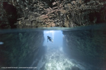 06 05 2009 - Marseille (FRA, 13) - Les Calanques - Morgiou - Le trou du soufleur