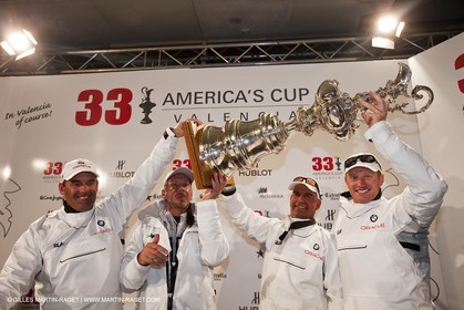 14 02 2010 - Valencia (ESP) - 33rd America's Cup - BMW ORACLE Racing - Race 2 - Russell Coutts - Larry Ellison - John Kostecki - James Spithill