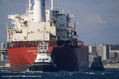 Monde maritime, opérations porturaires, ports, manoeuvres, marine world, harbour operations, maritime shipping,