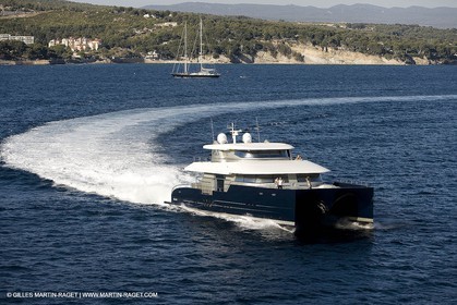 13-07-07 - La Ciotat (FRANCE) - MotorYacht - Chantier H2X
