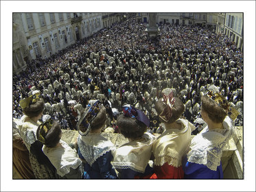 Produit : Tirage photo réalisé par nos soins sur imprimante jet d'encre professionnelle Epson à partir de 8 encres ultrachrome inaltérables (label Digigraphie).Formats au choix : . 30x40 cm. 50x70 cm. 80x120 cm.Choix des papiers :. Papier standard brillant 250 gr., filet noir, marge blanche, tirage non signé. Papier haut de gamme satiné 290 gr. filet noir, marge blanche, tirage vérifié et signé par l'auteur.. Autres supports (canvas, acrylique, dibond) sur demandeConditionnement : tube cylindrique renforcé.Options pour l'expédition : . colissimo + dépôt boîte aux lettres (France uniquement). Colissimo avec signature à réception. Transporteur express (2 jours ouvrés) avec signature à réceptionCliquez sur caddie pour sélectionner votre formule et démarrer la procédure de commande en ligne