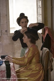 04 03 2007 - Arles - Queen of Arles and her assistants - winter costume trials