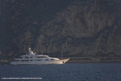 28 07 2007 - St Jean Cap Ferrat - SuperYachts - Motor Yachts - Hampshire