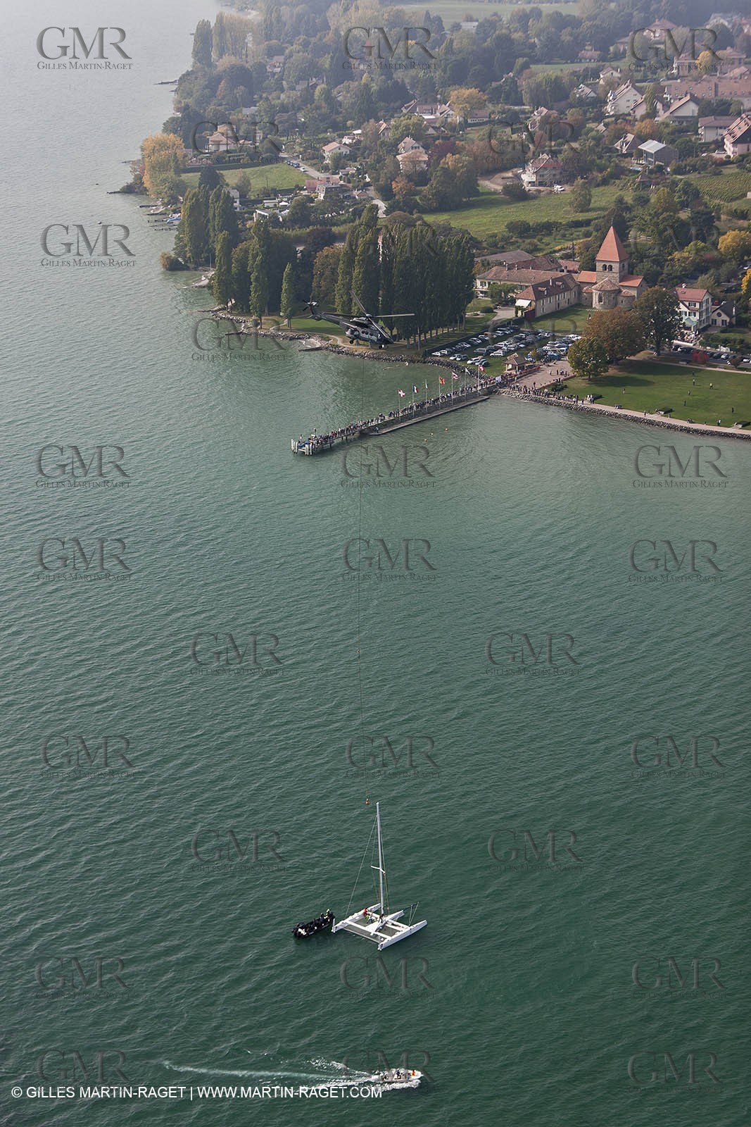 08 10 10 - St Sulpice (SUI) - Hydroptere.ch touches water