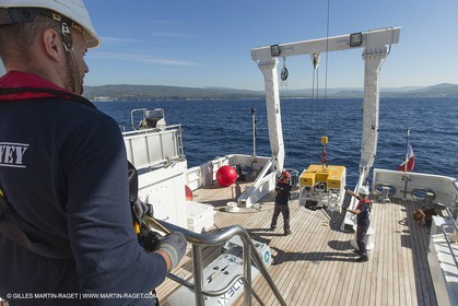 11 09 2014 - la Ciotat (FRA,13) - onboar Al Azzizi, oceanographic research ship buit by H2X boat yard, measure devices manipuation