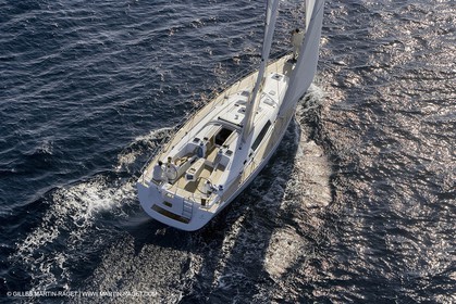 Crusing monohull sailing