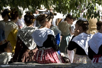 06 06 08 - Arles (FRA,13) - Fête du Costume