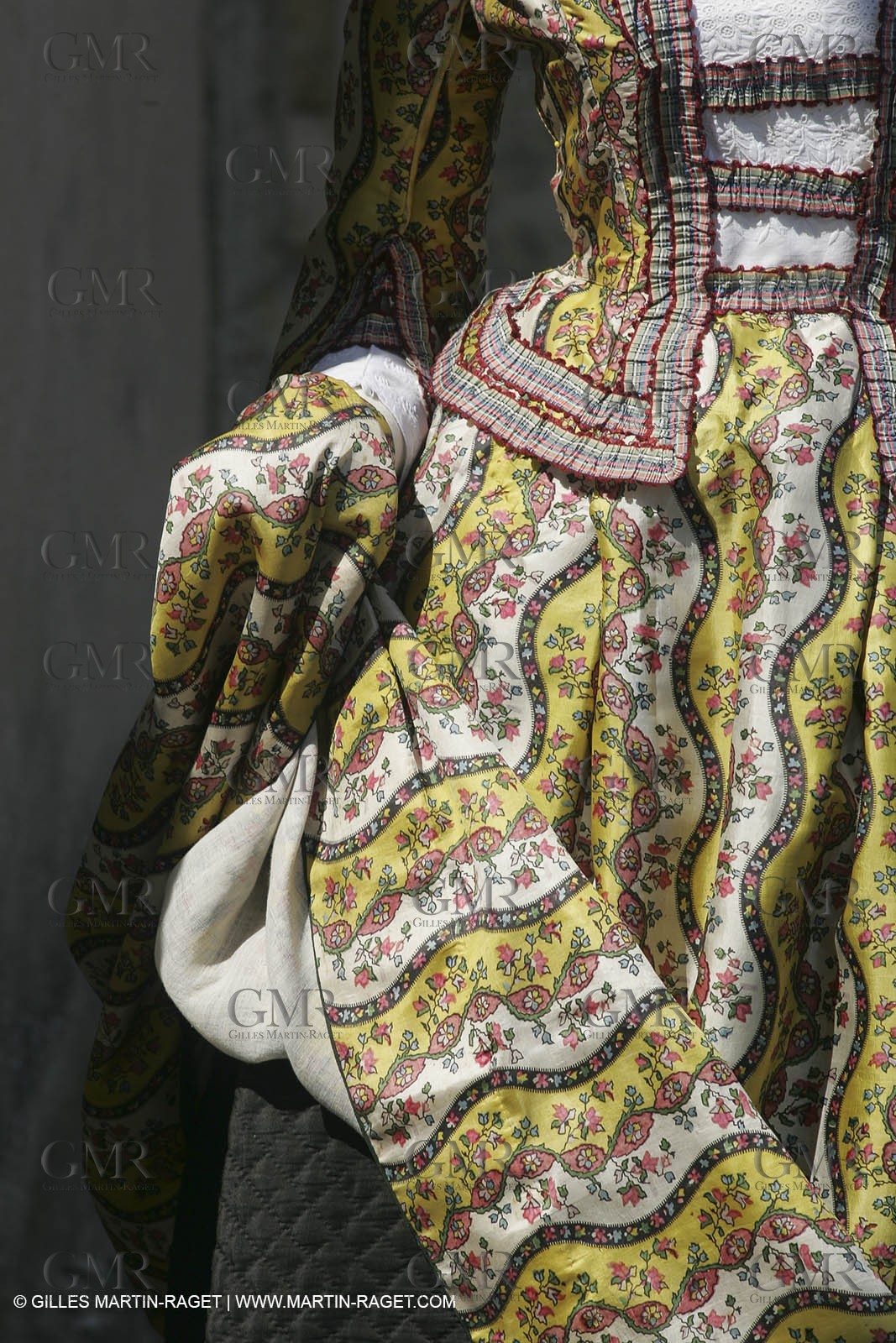 May 2004 - La Tour d'Aigues (FRA, 84) - Old costumes for women of the South exhibition