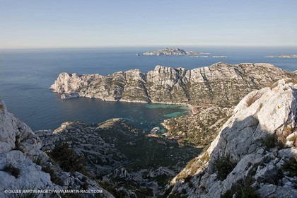 04 04 2009 - Marseille (FRA, 13) - Les Calanques - Marseille as seen from the top of the Baou Rond summit