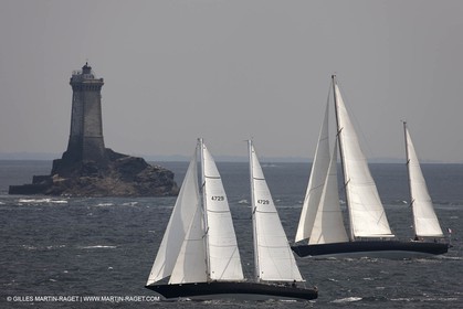 19 05 2010- Sein - (FRA,56)  -  Pen Duick III et Pen Duick VI dans le raz de Sein