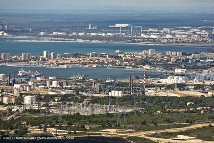 25 09 2010 - photos aériennes du littoral provençal entre l'étang de Berre et la Grande Motte via la Camargue - Port de Bouc