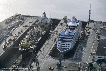 Monde maritime, opérations porturaires, ports, manoeuvres, marine world, harbour operations, maritime shipping,
