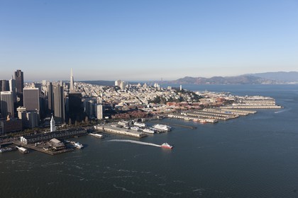 05 01 2011 - San Francisco (USA, CA) - 34th America's Cup - San Francisco waterfront