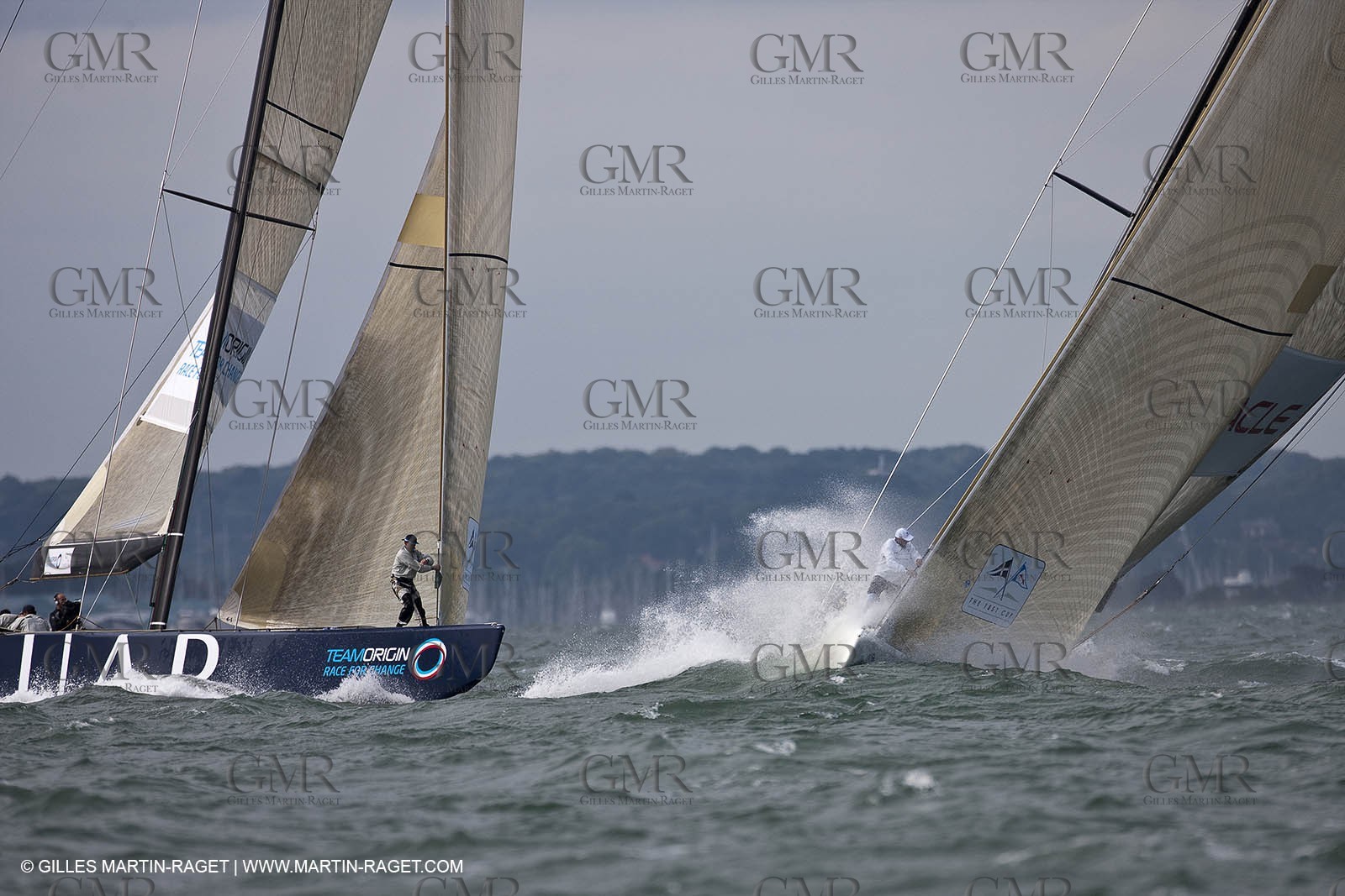 03 08 2010 - Cowes (UK, IOW) - The 1851 Cup -  BMW ORACLE Racing - Day 1.