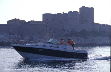 Motor boat running