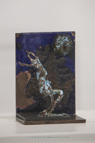 30 10 2023, Montpellier (FRA), oeuvre de Germaine Richier, Exposition Centre Pompidou - Musée Fabre 2023, L'Araignée II, petite, émailéle sur équerre émaillée 1956, Bronze émaillé, pièce unique, 13,5 x 8 x 8 cm, Colleciton particulière