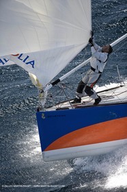 26-06-2007 - FIGARO II - THEOLIA - Skipper : Robert Nagy - Entrainement au large de Marseille par fort mistral