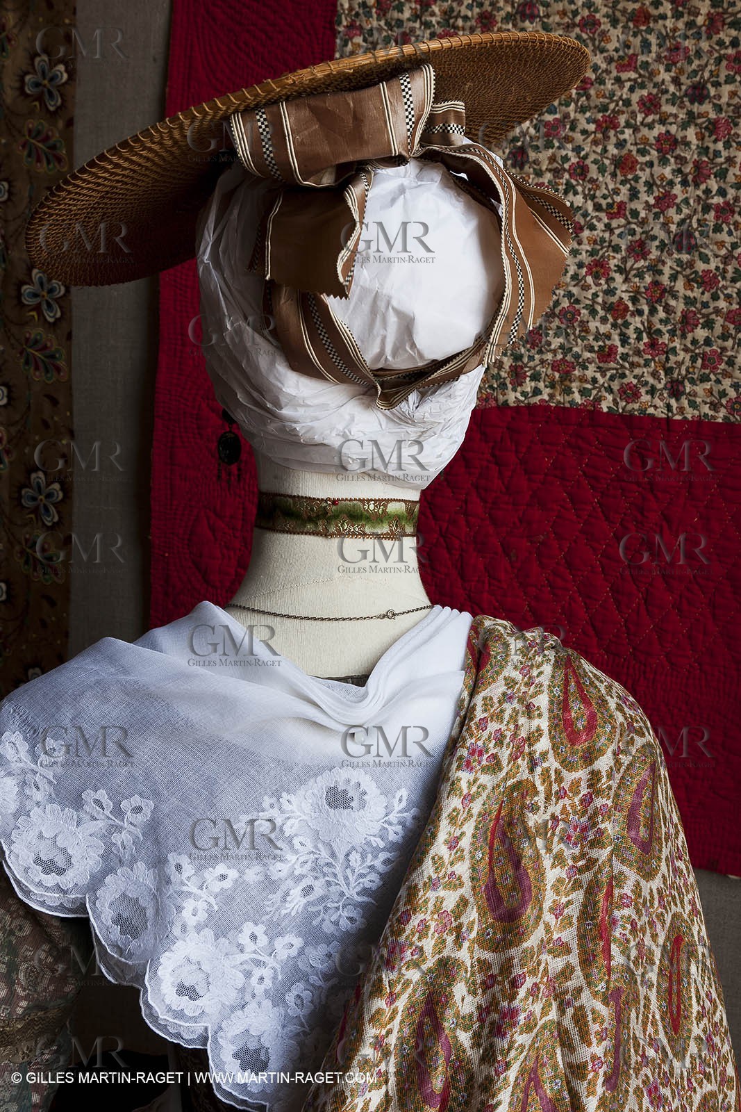 30 06 2011 - Toulon (FRA,83) - Villa Rosemaine - Indiennes sublimes exhibition