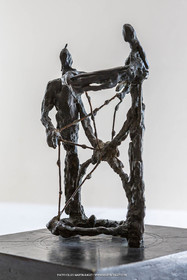 12 07 2020, St Rémy de Provence (FRA,13), Oeuvre de Germaine Richier, Le Sablier I 1946, Bronze patiné foncé, Epreuve d'exposition, Fondeur L.Thinot, Paris, 20,5 x 17 x 17 cm, Collection particulière
