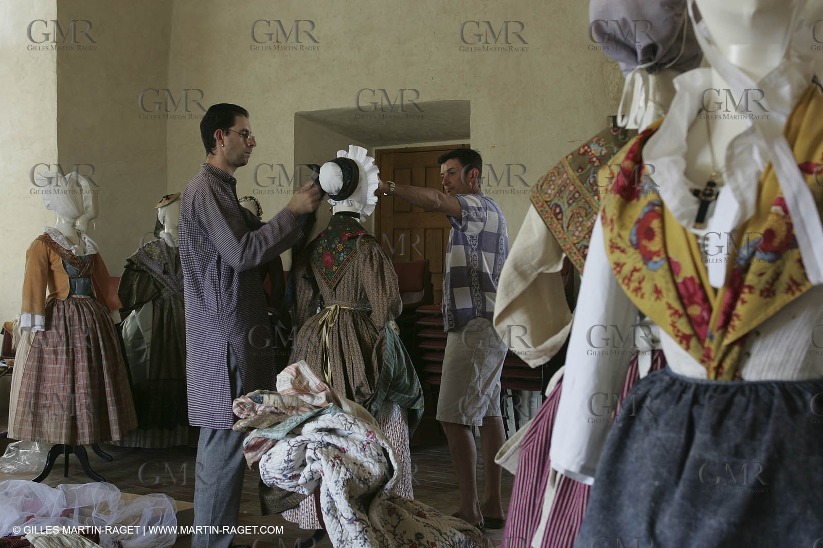 May 2004 - La Tour d'Aigues (FRA, 84) - Old costumes for women of the South exhibition