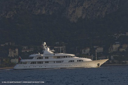 28 07 2007 - St Jean Cap Ferrat - SuperYachts - Motor Yachts - Hampshire