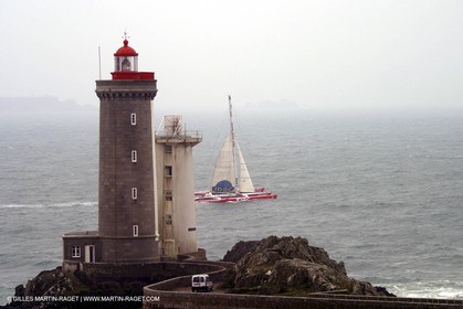Record autour du monde solo - Idec - Francis Joyon - Arrivée à Brest