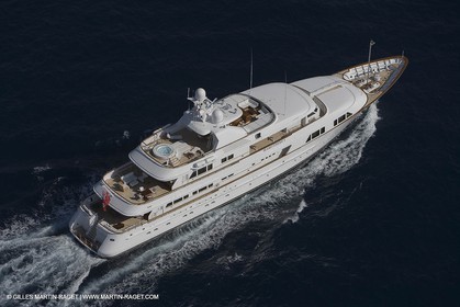 28 07 2007 - St Jean Cap Ferrat - SuperYachts - Motor Yachts - Hampshire
