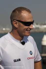 21 11 2010 - Dubai (UAE) - Dubai Louis Vuitton Trophy - Day off - James Spithill and Peter Lester go paragliding