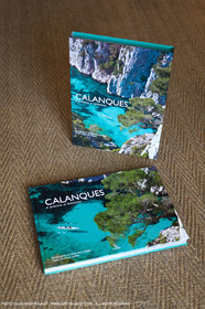 09 11 2010 - Marseille (FRA,13) - Photos du livre Calanques, si proches, si lointaines, Ed. Cres, Texte Juliette Lembot, Photos Gilles Martin-Raget