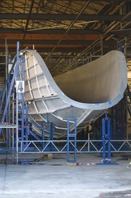 22 01 2008 - La Ciotat (FRA, 13) - Construction of cruising catamaran Nahema at H2X boatyard - Mould construction